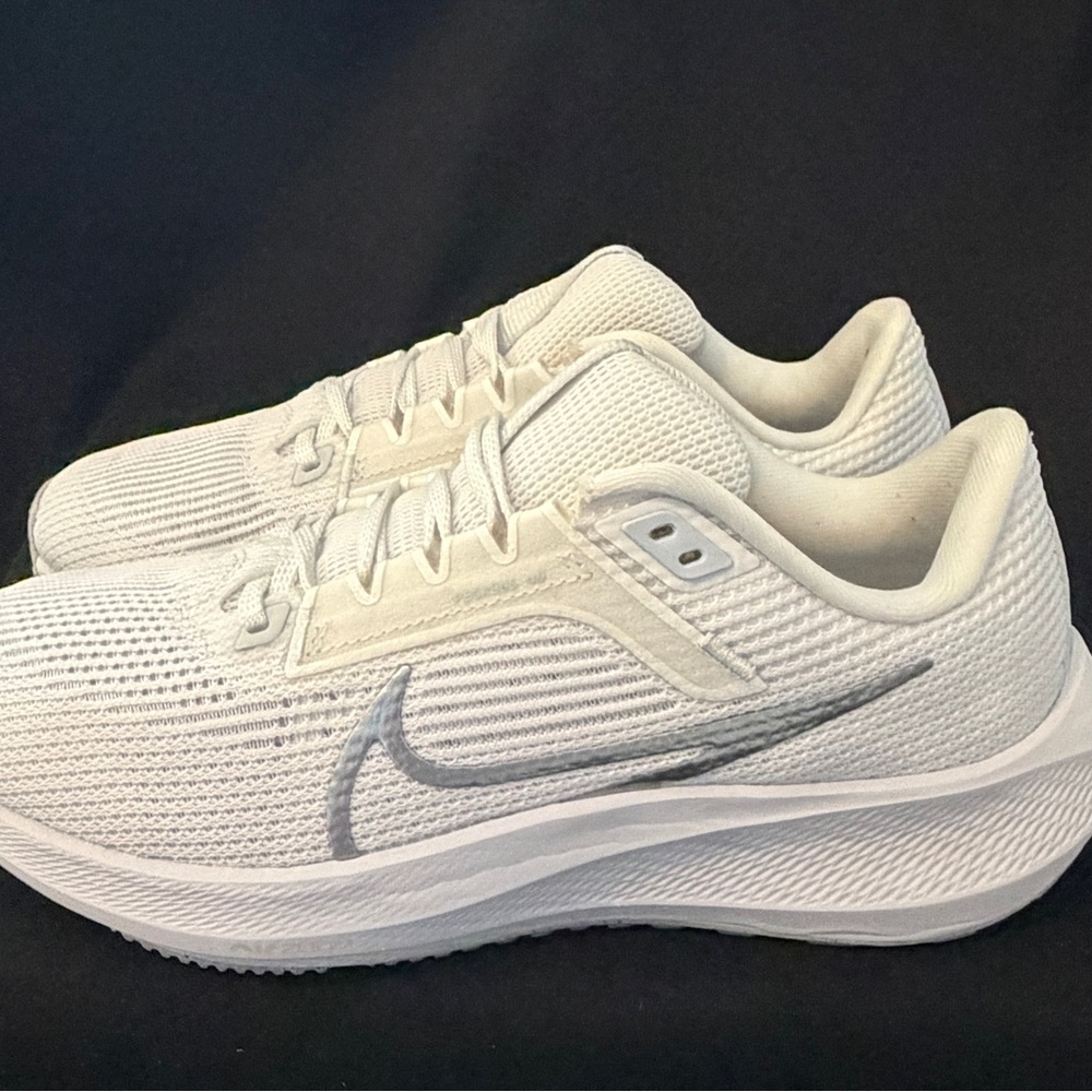 Nike Zoom Winflo Lightweight Running Shoe Women’s Size 7.5 Pre-owned - Picture 2 of 8